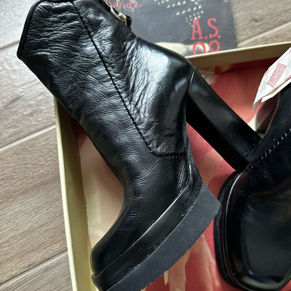 Women’s A.S 98 black leather platform boots. Worn once